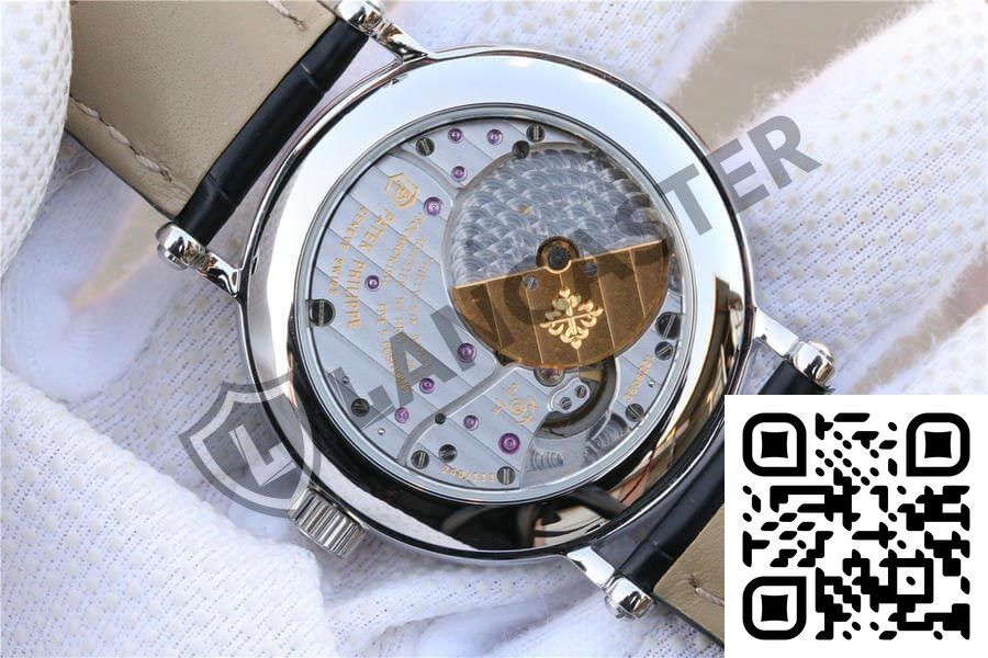A Close Up Of A Watch